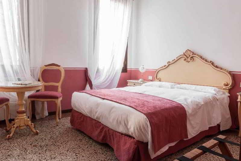 Ca' San Trovaso - 6 Rooms Venice Luaran gambar
