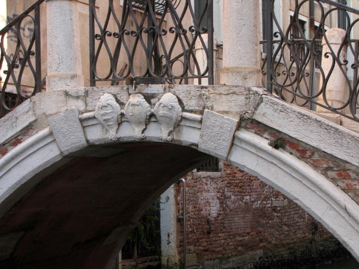 Ca' San Trovaso - 6 Rooms Venice Luaran gambar